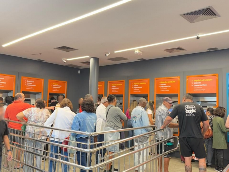 Agência do Itaú em Três Rios opera com apenas 5 funcionários em pleno pico de atendimento
