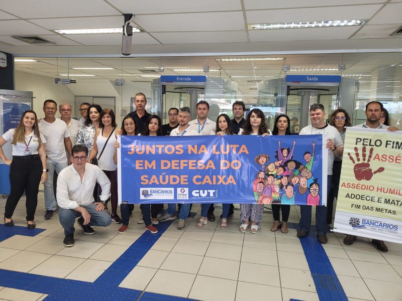 Sindicato se manifesta pressionando um diálogo diante da imobilidade da Caixa em relação a Saúde Caixa